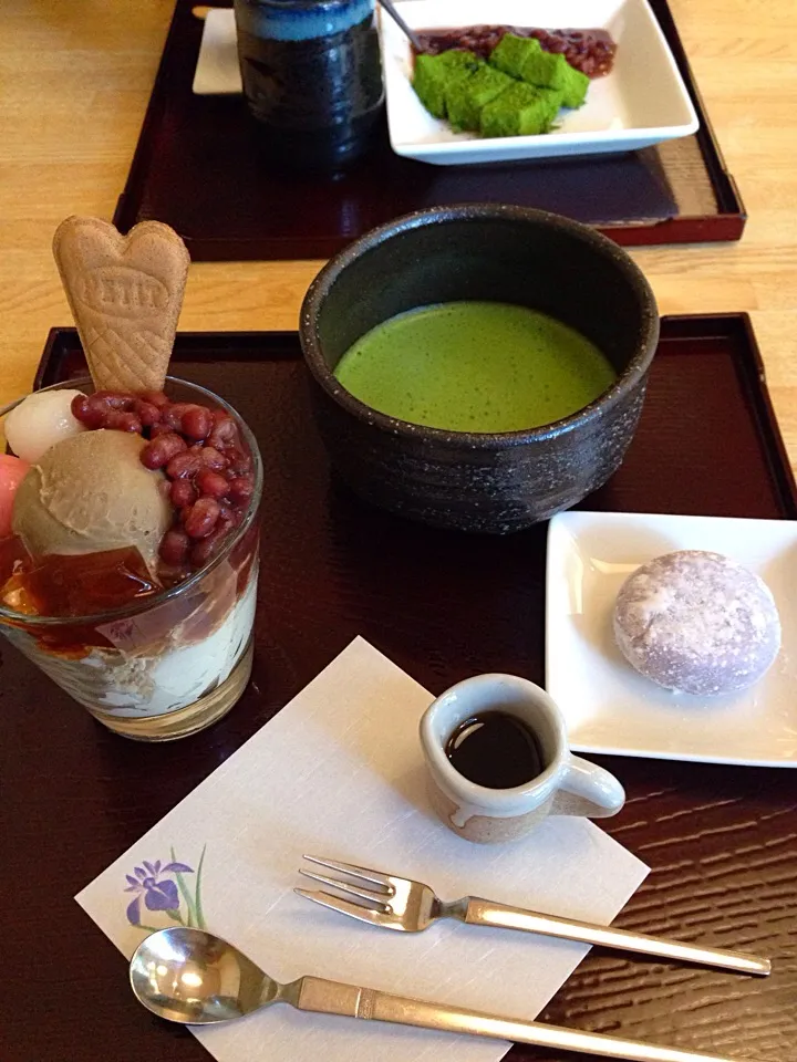 長男とふたりスイーツタイム🍵ほうじ茶豆乳パフェ&抹茶  🍵息子はわらび餅|Yu Yu mamaさん