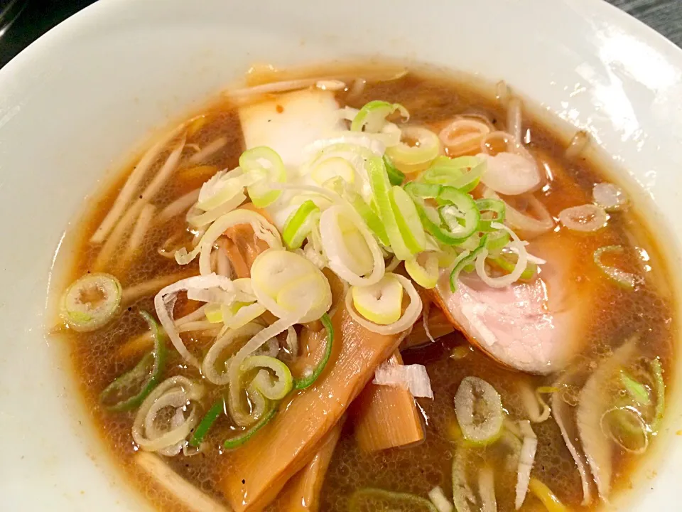 Snapdishの料理写真:ラー博 すみれ 醤油ラーメン|uchiyama あにきさん