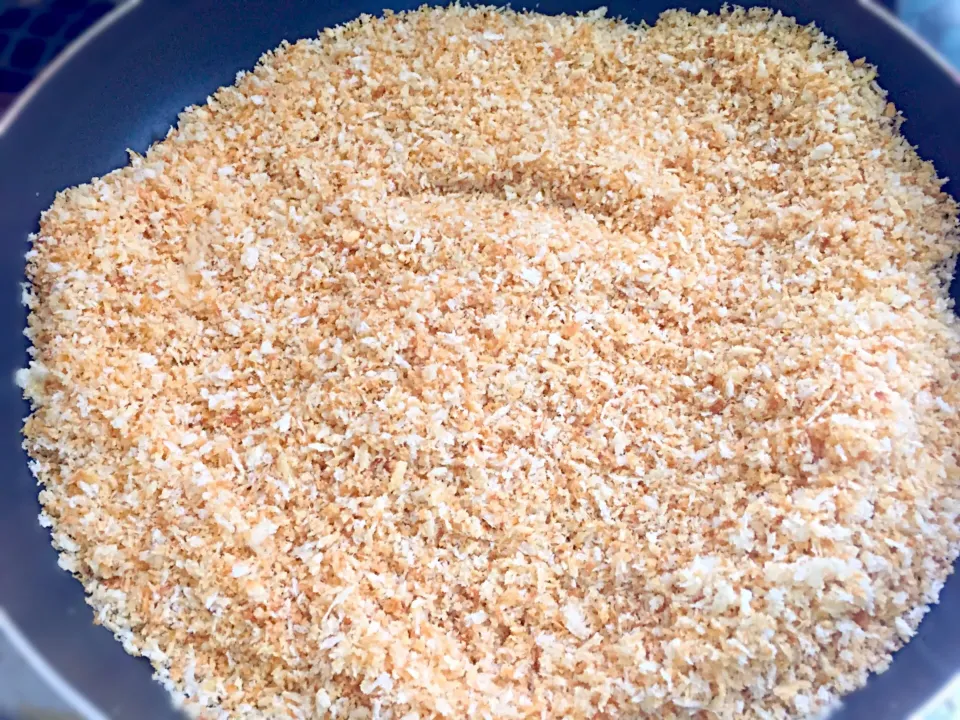 フライパンで焦がしパン粉|Shimoda Tohruさん