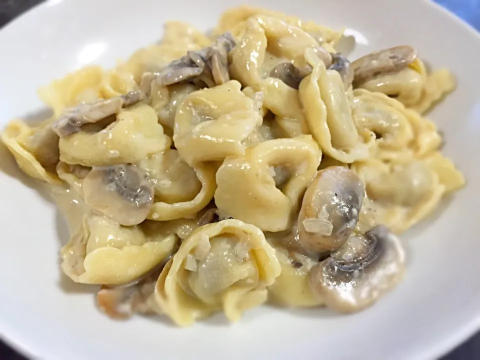 Tortellini in mushroom sauce|maricarさん