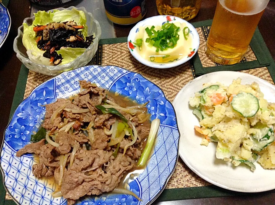 Snapdishの料理写真:牛肉のバタポン炒め＆ひじき＆ボテトサラダ＆たまご豆腐|まぐろさん