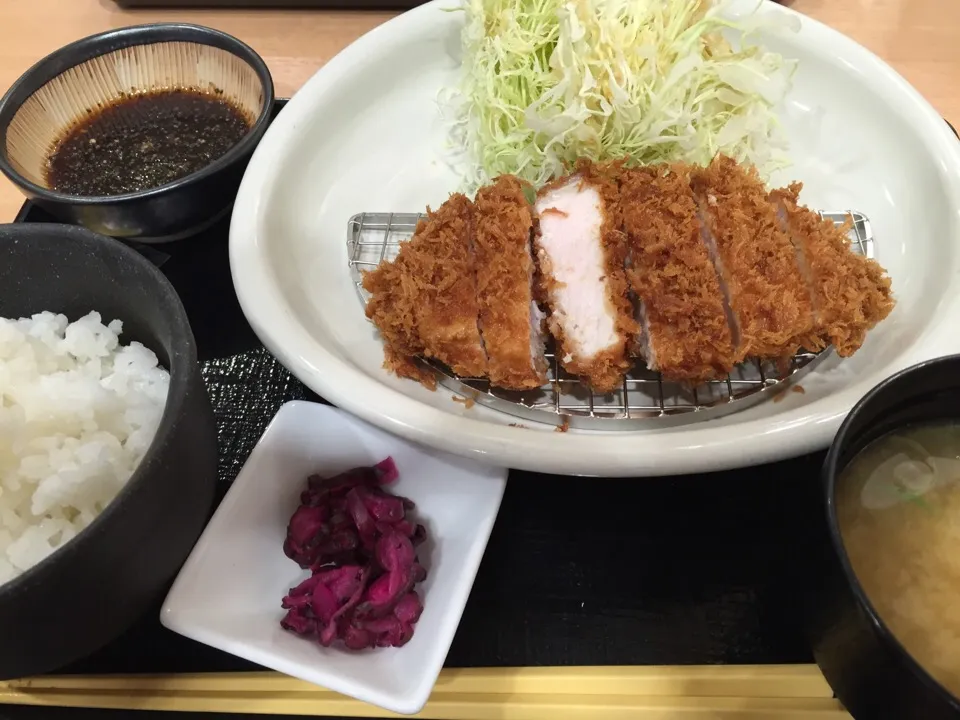 三元麦豚ロースかつ定食🐽|まさとさん