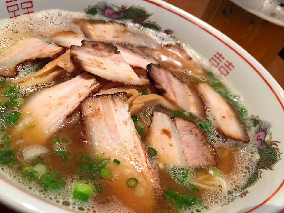 チャーシュー麺と生ビールじゃけん‼︎|たぁちさん