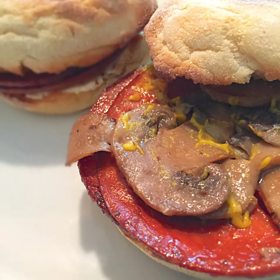 Vegan Bacon and Mushroom breakfast muffin|T.E.Dennisさん