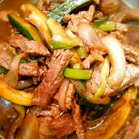 Snapdishの料理写真:Beef with onions and zucchini #beef #Chinese cuisine|lilian angさん