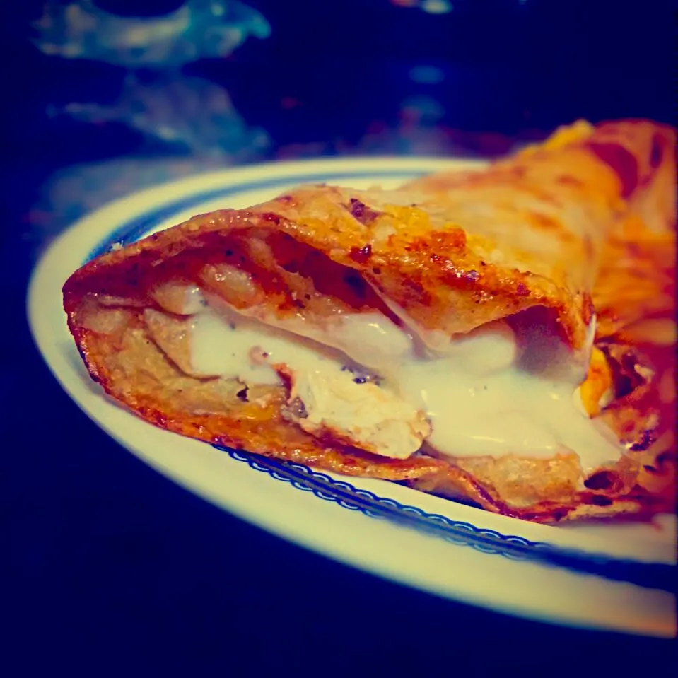 Snapdishの料理写真:egg roll with alfredo sauce #midnightmunchies #3kindsofcheese|Alister Mendonzaさん