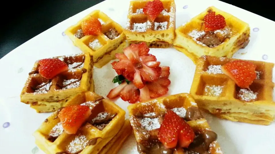 mini waffles X strawberries|Alison Kuok Pei Lingさん