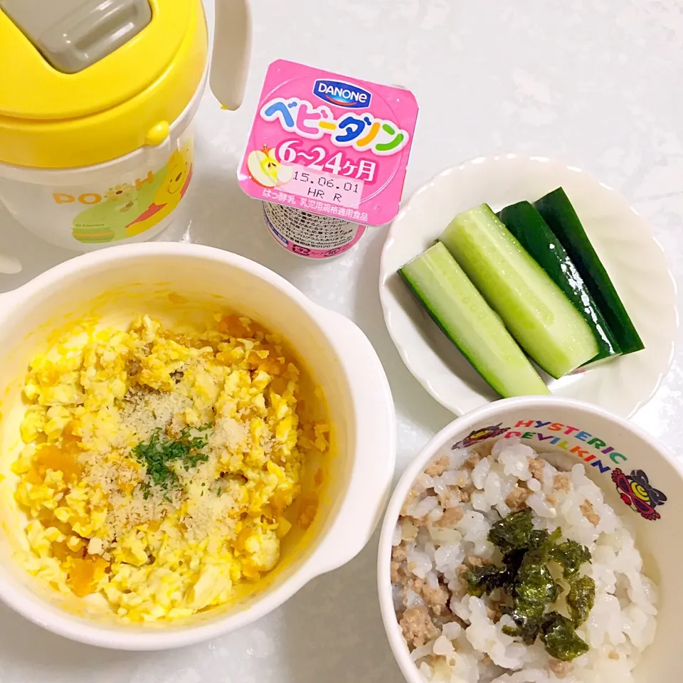 Snapdishの料理写真:息子ごはん♡カボチャとお豆腐のホワイトソースグラタン♡豚挽きと玉ねぎの炒め煮ごはん♡きゅうりスティック♡|湊叶ママさん