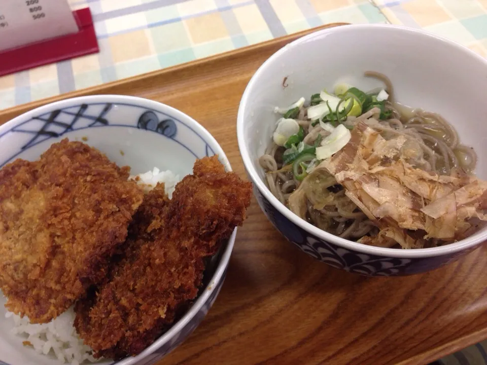 Snapdishの料理写真:ソースカツ丼とおろし蕎麦|KOMAさん