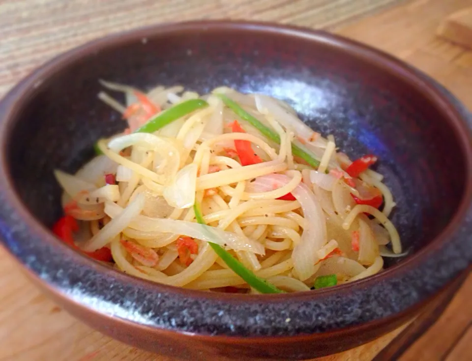 単身赴任の朝ごはん  玉ねぎスパゲティ|ぽんたさん