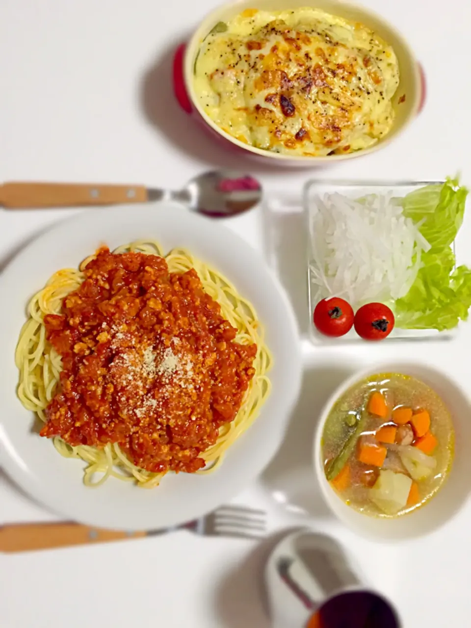 ミートソースパスタ&ポテトサーモングラタン&ポトフ&大根サラダ♡|あゆかさん