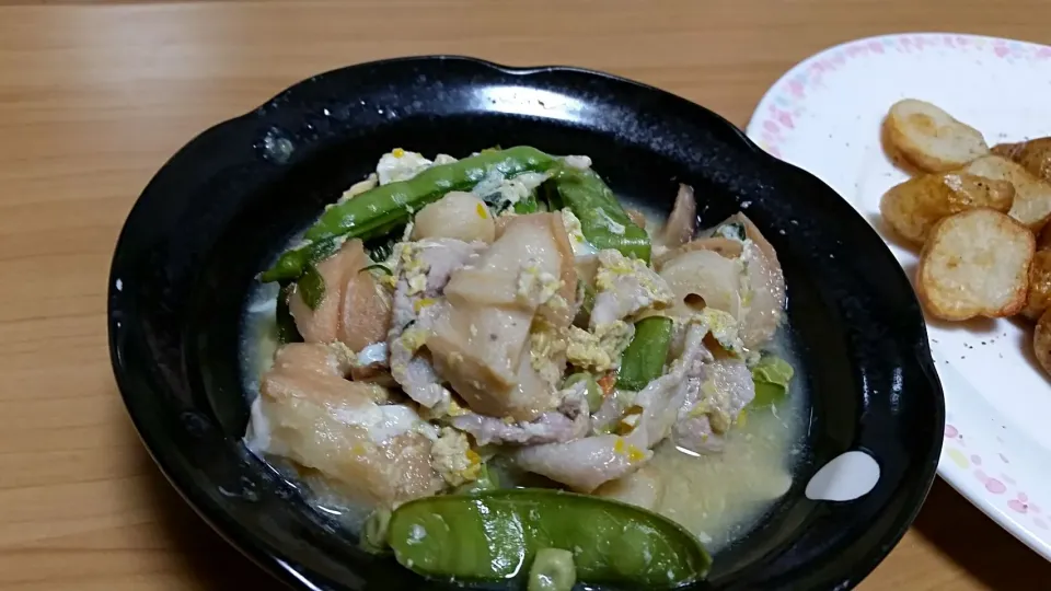 Snapdishの料理写真:さやえんどうと麩の卵とじ|かつこ ともこさん