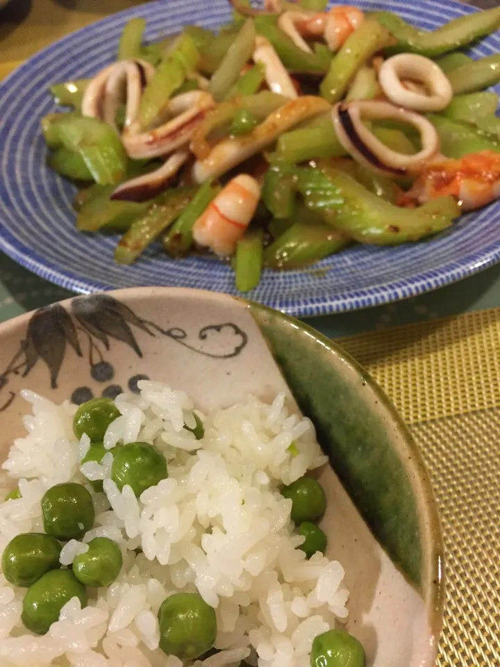 豆ごはんとセロリと海鮮の塩炒め|amiさん