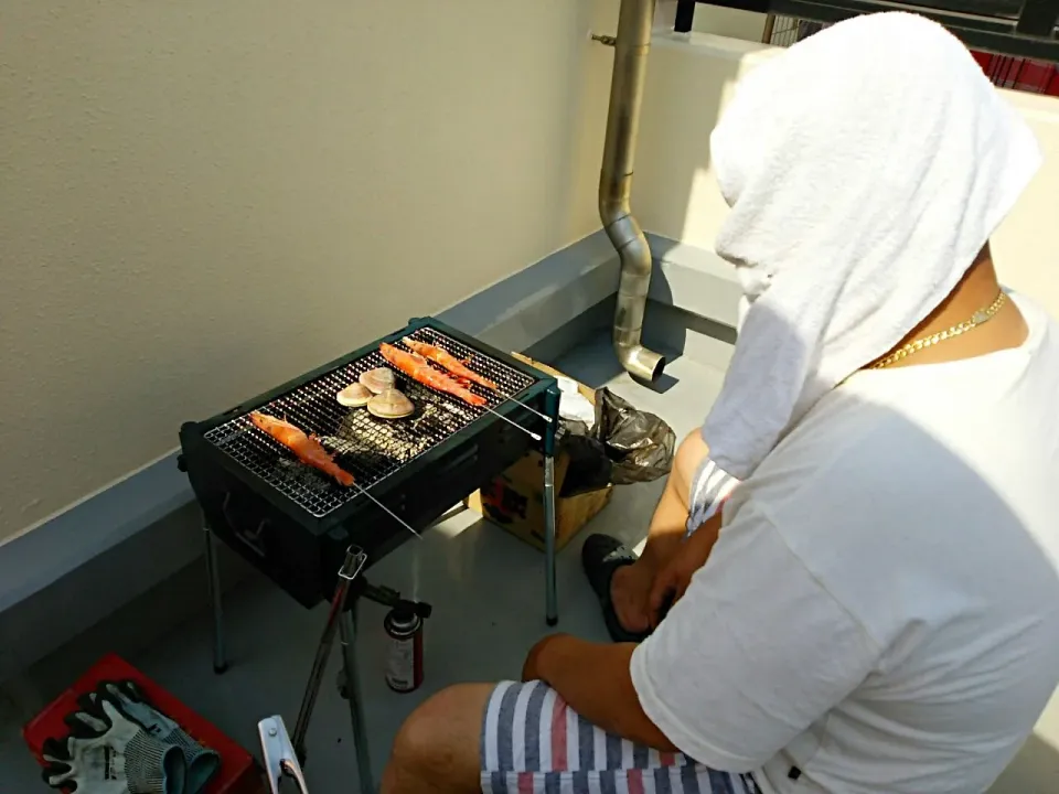 自宅の屋上でBBQ
何処ぞの入道が焼いてます^^|kamekameさん