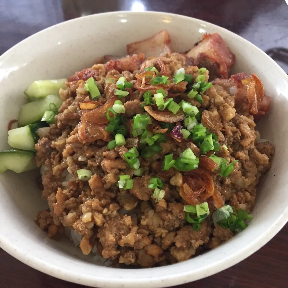 Mince pork with fried pork belly rice|Darren Loさん