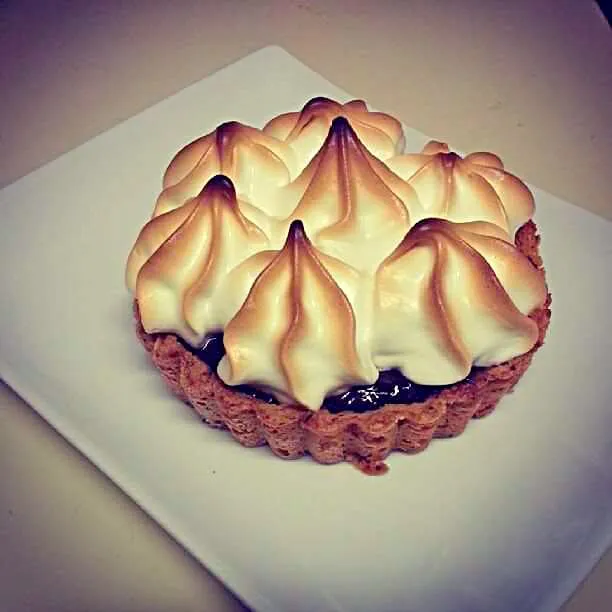 Hazelnut tart chocolate coconut custard meringue|CHUENCHAIさん