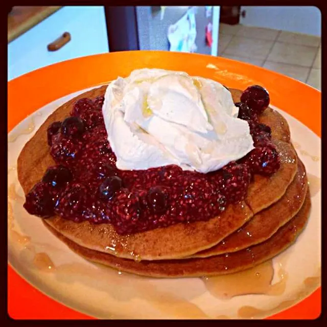 Almond meal pancake cashew vanilla cream blueberry chai jam|CHUENCHAIさん