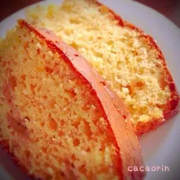 Snapdishの料理写真:出来立てのバナナケーキ＊牛乳パックで〜|cacaorinさん