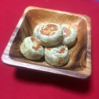 Snapdishの料理写真:こどもごはん🌺さつまいもとチーズのコロコロ焼きのおやつ|まゆなかfamilyさん