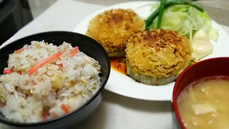 Snapdishの料理写真:炊き込みご飯&高野豆腐ﾊﾞｰｸﾞの
晩ごはん✨|kaz(*･ω･)さん