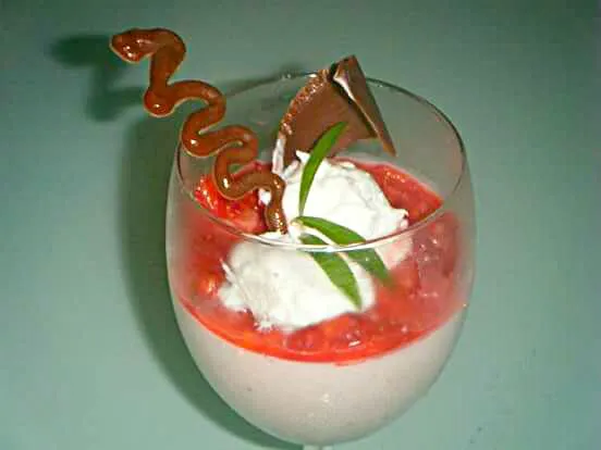 mousse de fresa y cocholate|josi guerreroさん