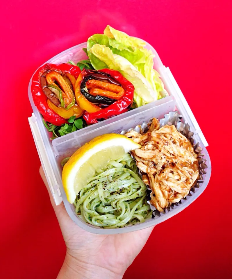 Bento of Inaniwa udon in pesto sauce, BBQ pulled chicken, grilled vegetables|coxiella24さん