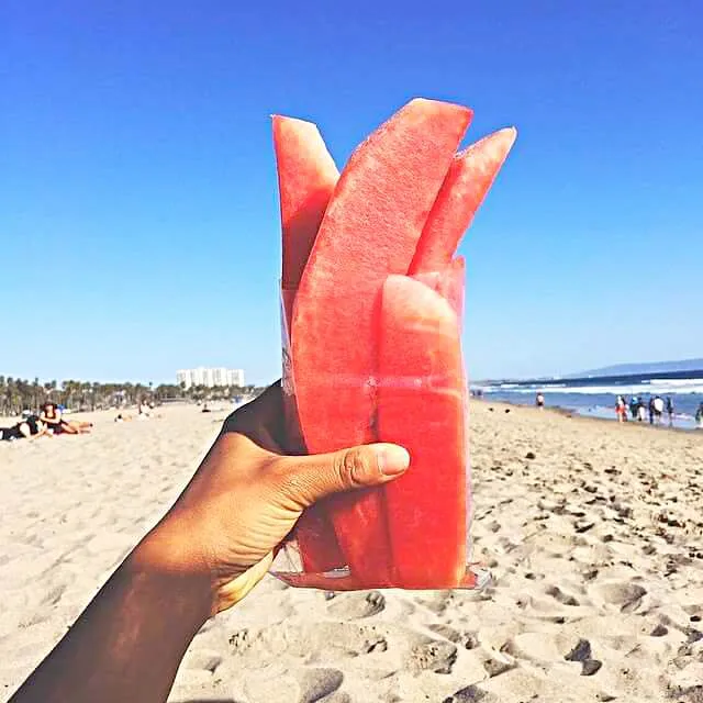 watermelon on the beach during Thailand vacation|CHUENCHAIさん