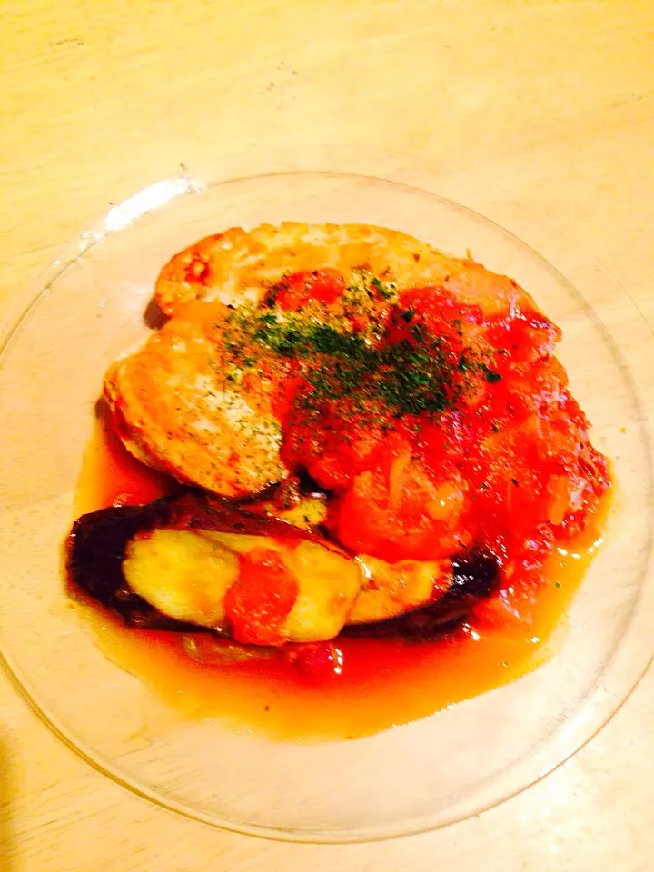 鶏胸肉とナスとトマトソテー🍴手作り乾燥パセリがけ|あいごんさん