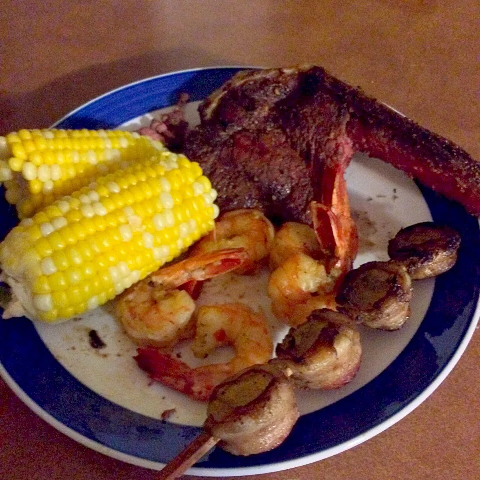 Steak, prawns, bacon wrapped scallops, and corn on the cob 😘😋😎|Jessica Cさん