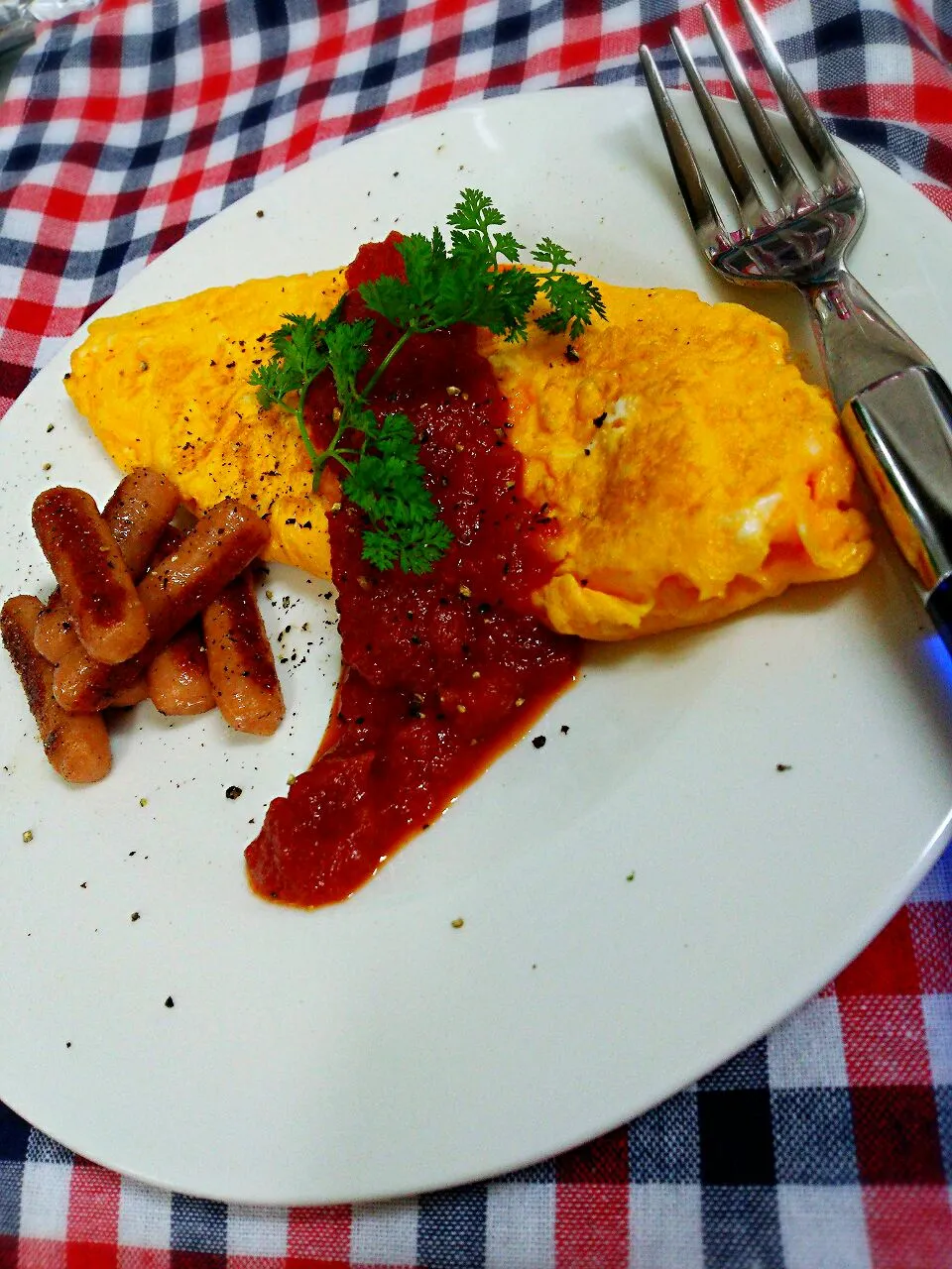 Morning  plete   Plain  Omelet  with  home  made
Ketchap.   プレーンチーズオムレツに自家製ケチャップを
かけた朝ごはん🌄🍴|☆Yumi☆さん