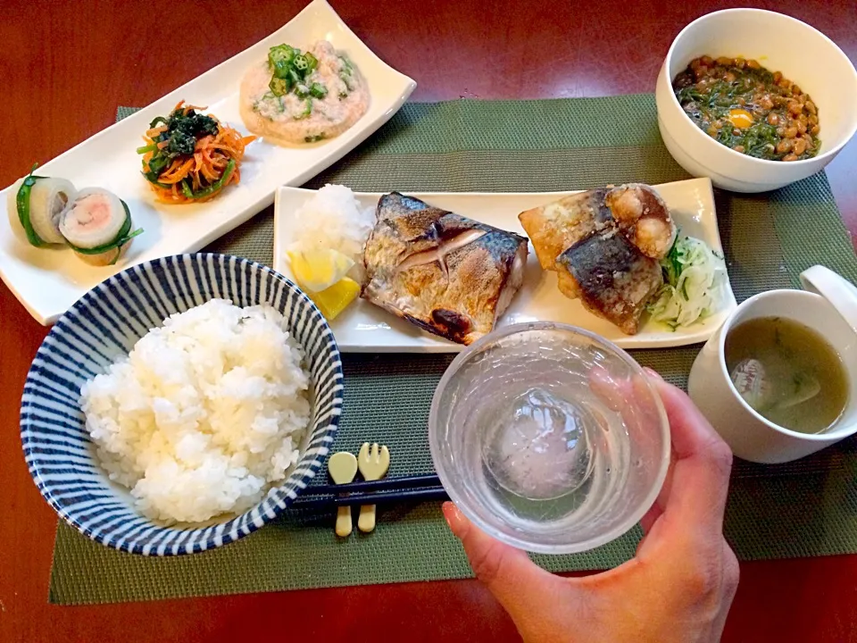 Snapdishの料理写真:Today's Dinner🍴前菜･鯖の唐揚げ&塩焼き･めかぶ納豆･白飯･浅蜊とあおさのお味噌汁|🌈Ami🍻さん