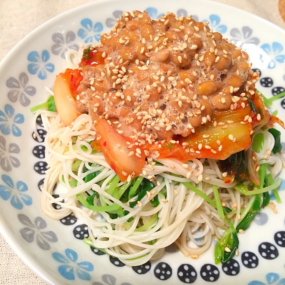 キムチ納豆そうめんwith豆苗|ゆきてぃさん