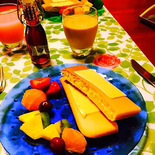 ホットケーキとフルーツの盛り合わせ|🌻ユンジョン🍒さん