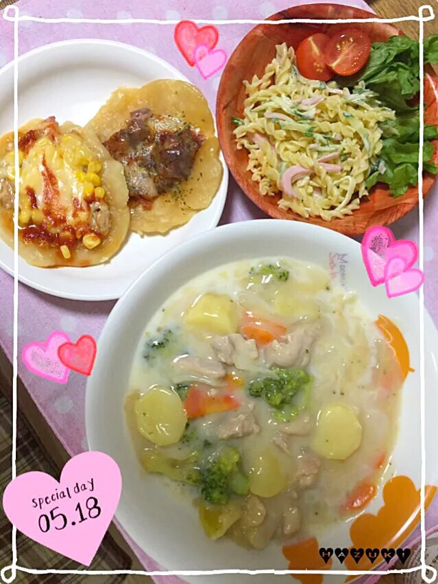 Snapdishの料理写真:5/18(月)晩ごはん♡シチュー  ミニピザ(ツナ&コーン、照り焼きチキン)  マカロニサラダ|⁑葉月⁑さん