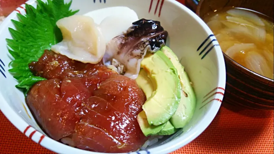 づけまぐろアボカド丼|meguromenさん