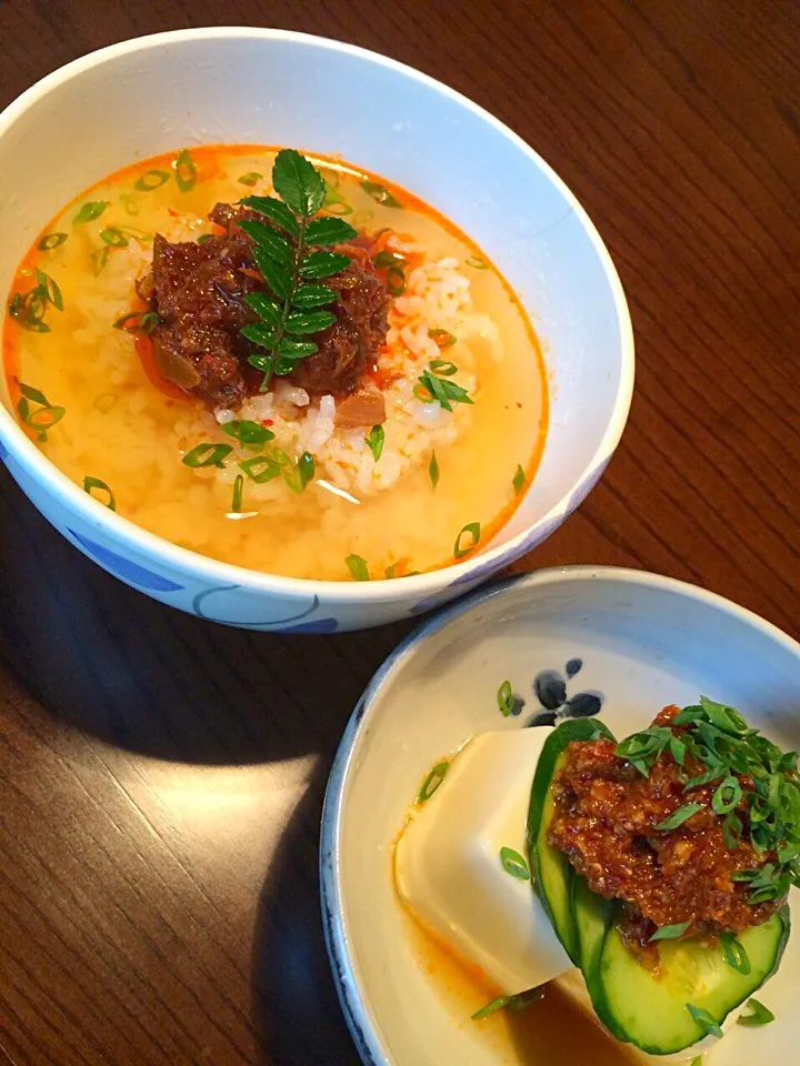 白だし茶漬けに旨辛ろ〜もんのせと、豆腐に旨辛ろ〜もんと麺つゆをかけて|旨辛ろ〜もん 無添加・手作りラー油さん