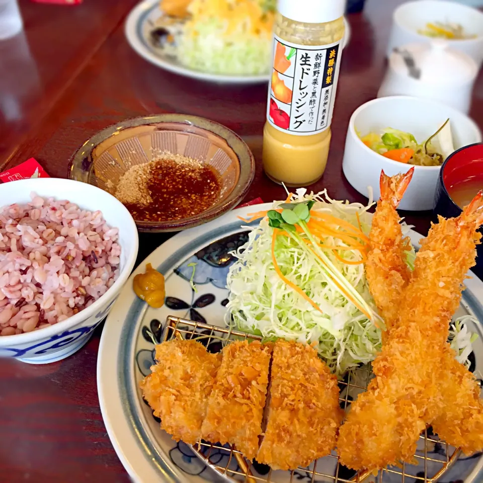 ヒレカツ＆エビフライ定食 とろろ付き( ¨̮ )|kurumiさん