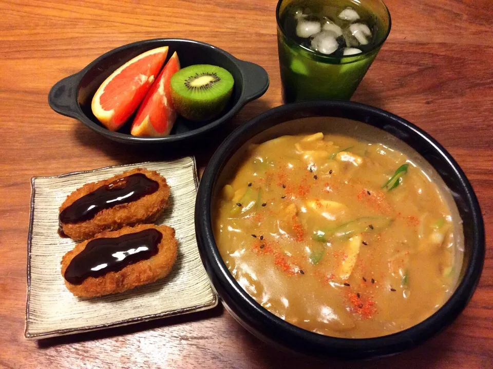 豆乳入りカレーうどん、スーパーのお惣菜 桜海老とキャベツのコロッケ 2015.5.18|キラ姫さん