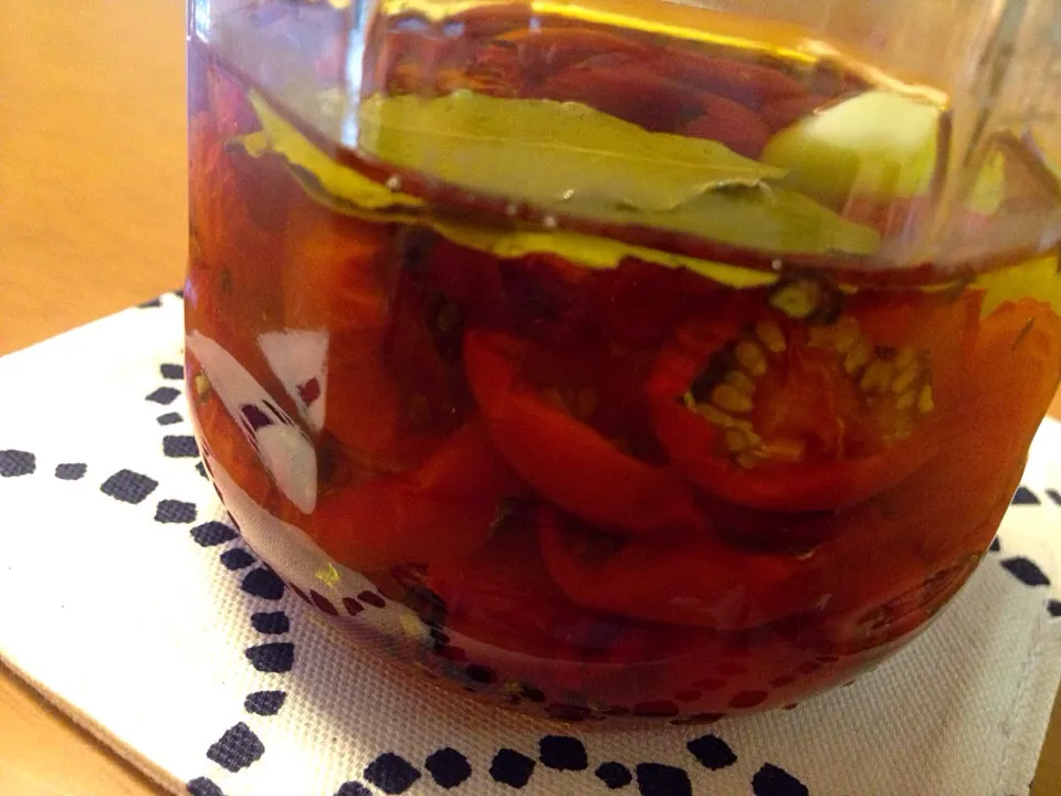 Sun dried tomatoes in olive oil|mさん