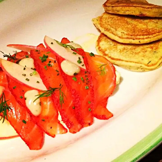 gravlax with apples, egg salad and buttermilk dill pancakes|CHUENCHAIさん