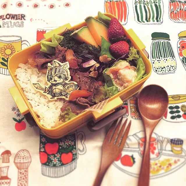 Snapdishの料理写真:Sukiyaki with Tomatoes and Mayonnaise Shrimp Lunch box.  トマト入りすき焼とエビマヨ弁当、ニャン騎士と一緒！|Yuka Nakataさん