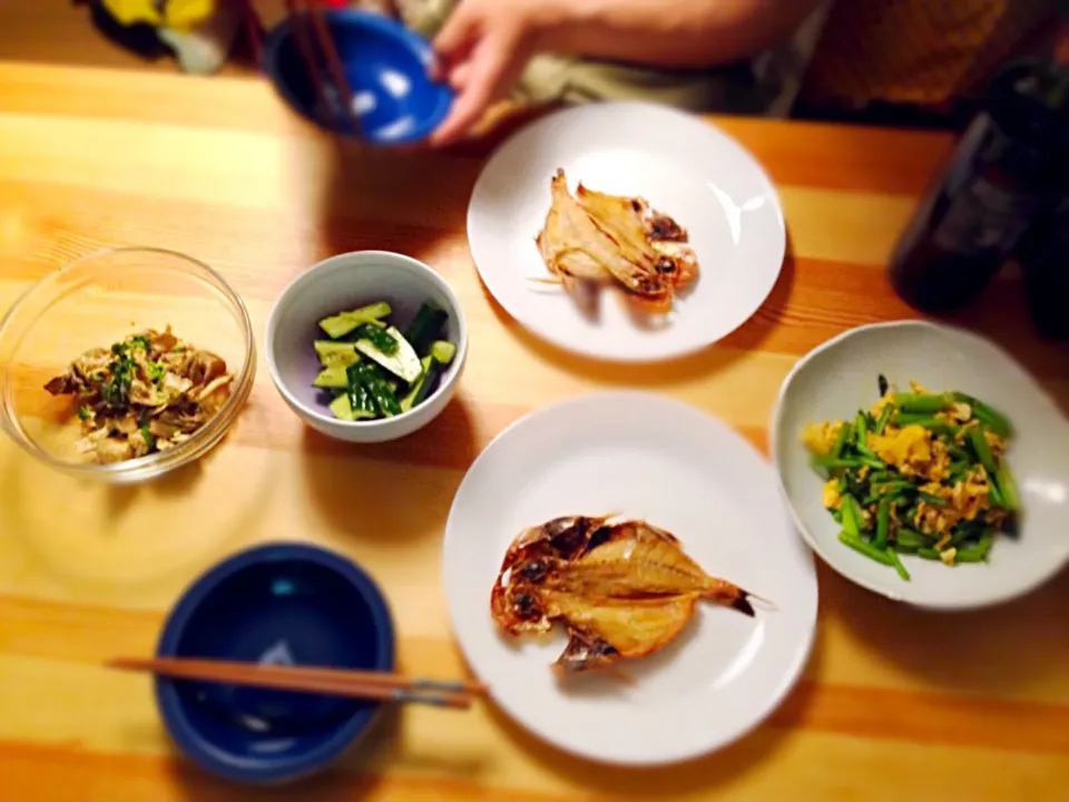 金目鯛の干物、ササミと舞茸とパクチーの怪味ソース和え、カブの葉と卵のオイスター炒め、キュウリナムル|Ayako Satoさん