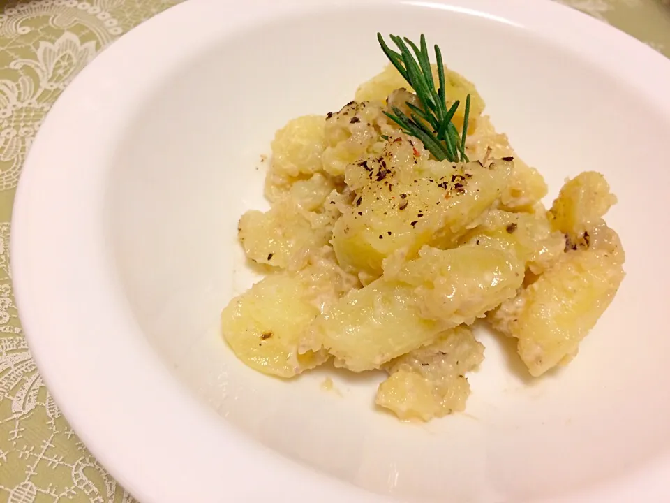 アンチョビ入りのポテトサラダ🍴大人向け😁|桜央里さん