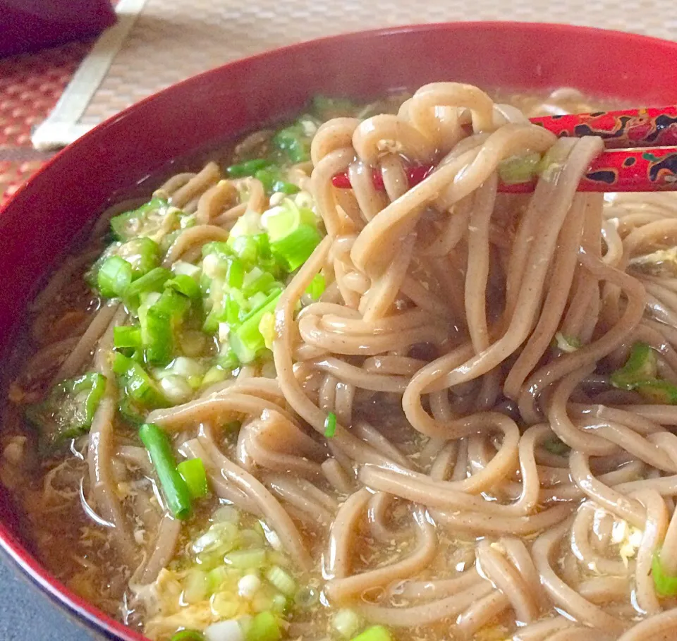 鶏卵とじ蕎麦オクラいり 肌寒いと食べたくなる あんかけそば😋|佐野未起さん