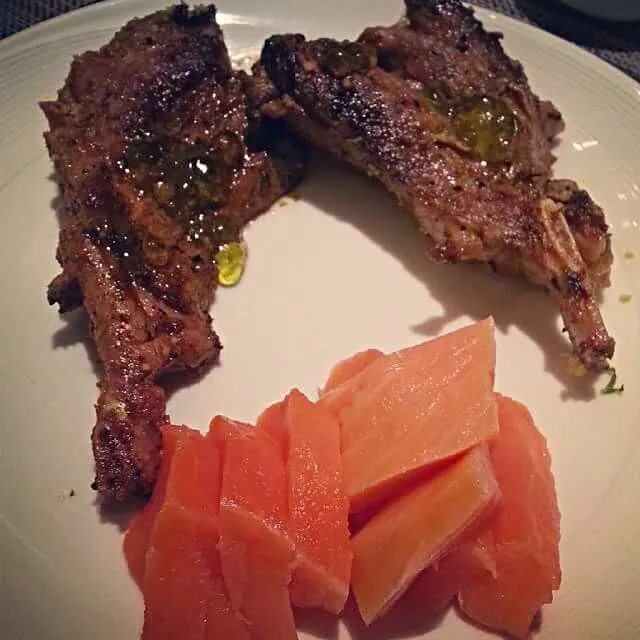 lamb chops with mint jelly and salmon ミントゼリーとサーモンとラムチョップ|CHUENCHAIさん