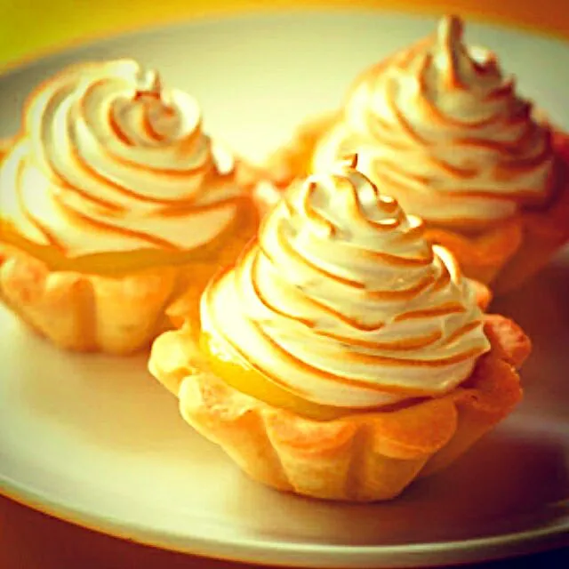 lemon meringue tart #meringue #lemon #yummy|Alister Mendonzaさん