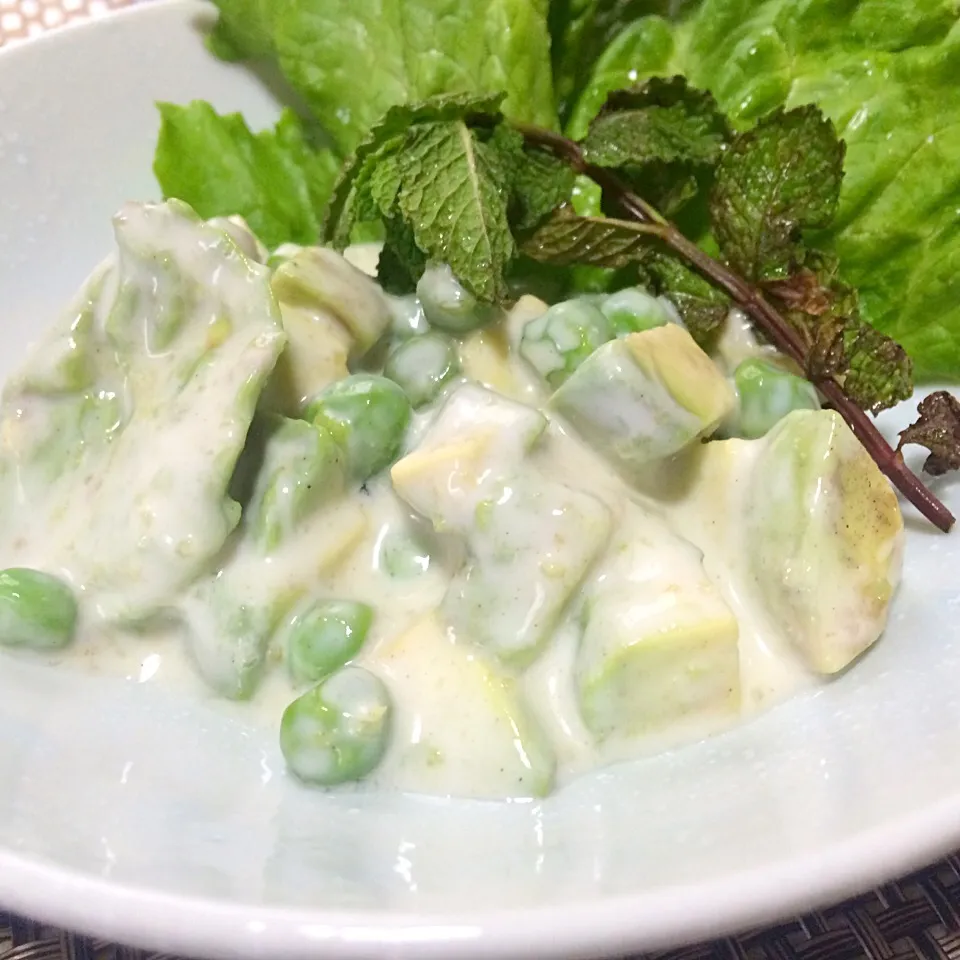 Snapdishの料理写真:OMさんの料理 Garlic yogurt avocado salad of mint flavor/ミント風味ガーリック・ヨーグルト・アボカドサラダ  パクチーが手に入りＯＭちゃんフェア その①|佐野未起さん