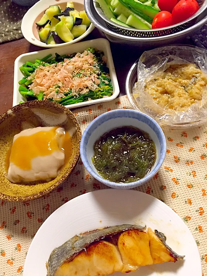 Snapdishの料理写真:沖ぶりの照り焼き 胡麻豆腐 菜の花のお浸し 水茄子 胡瓜 頂き物の金山寺味噌 頂き物のオゴノリの酢の物|掛谷節子さん