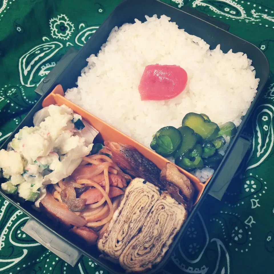 ♡ダンナ弁当♡  ☺︎ポテサラ  ☺︎ナポリタン  ☺︎たまご焼き   ☺︎焼き鮭|Naaさん