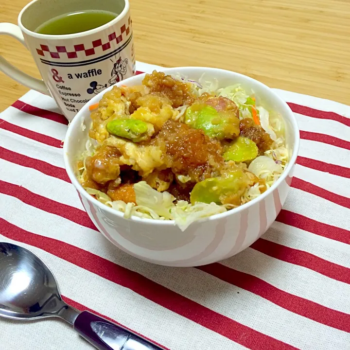 唐揚げとそら豆のリメイク丼☆|rikuさん